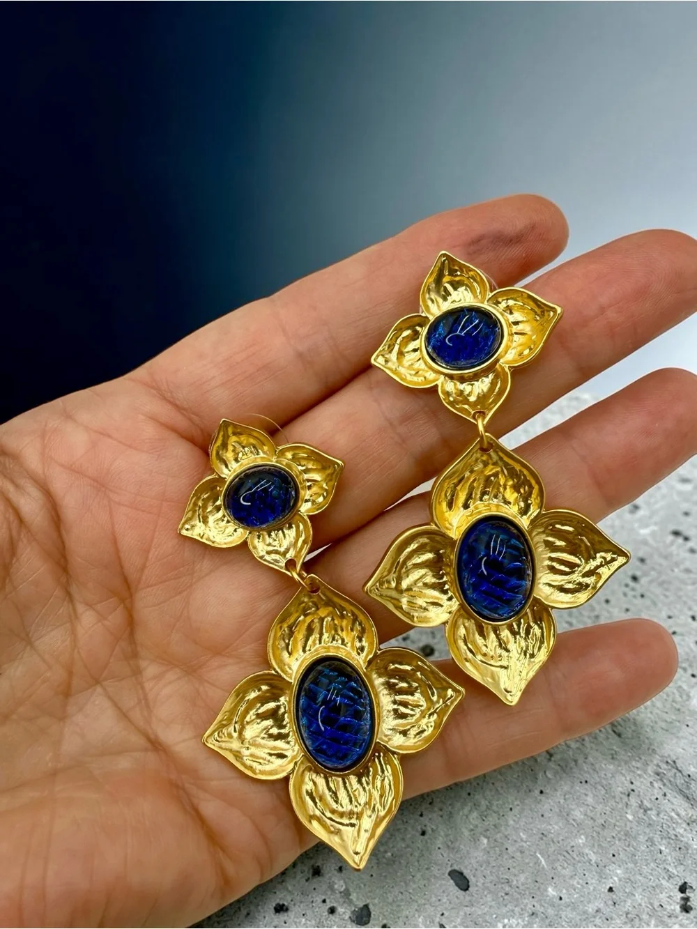 Kenneth Jay Lane KJL Gold Tone Blue Glass Floral Dangle Earrings 2.75” Glamorous